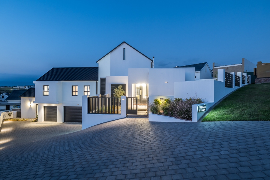 4 Bedroom Property for Sale in Kingswood Golf Estate Western Cape